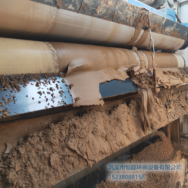 邀您欣賞恒磊帶式壓濾機污泥脫水處理后的泥餅效果！